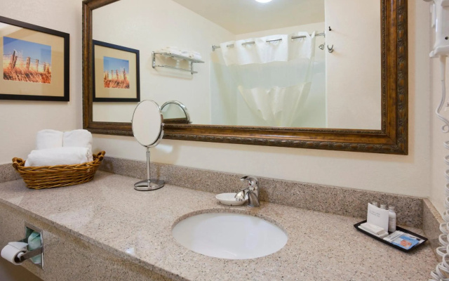Expressway Suites Fargo