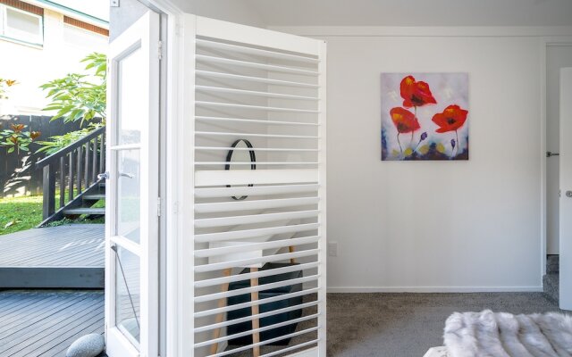 Artemis Modern 2 bedrooms unit in Castor Bay