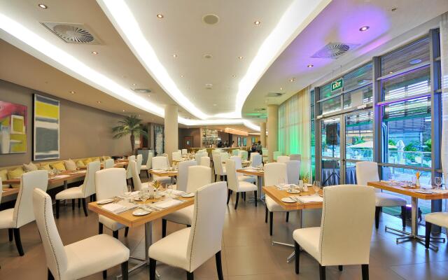 Holiday Inn Mauritius Mon Tresor by IHG