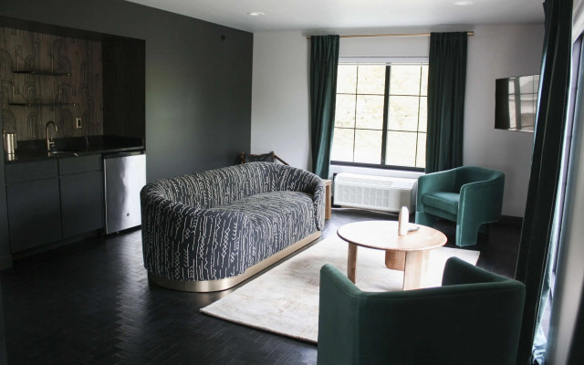 The Inn Hotel, Ascend Hotel Collection