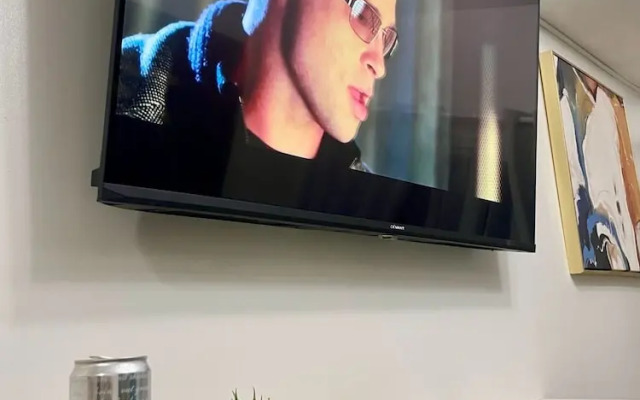 Spacious Modern Condo with Balcony