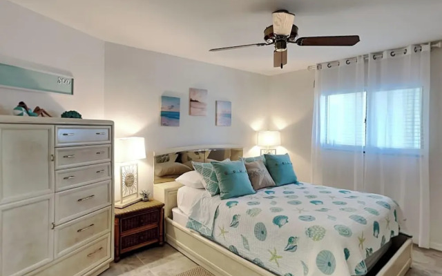 Tropical Breeze Dockside Oasis