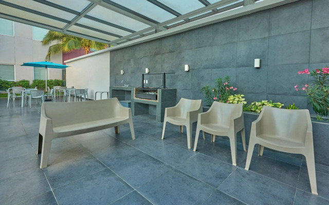 City Express Suites by Marriott Playa Del Carmen