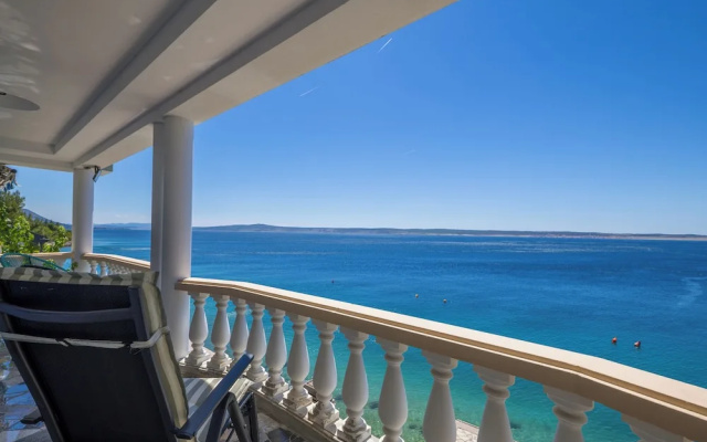 Holiday Home Seafront Escape