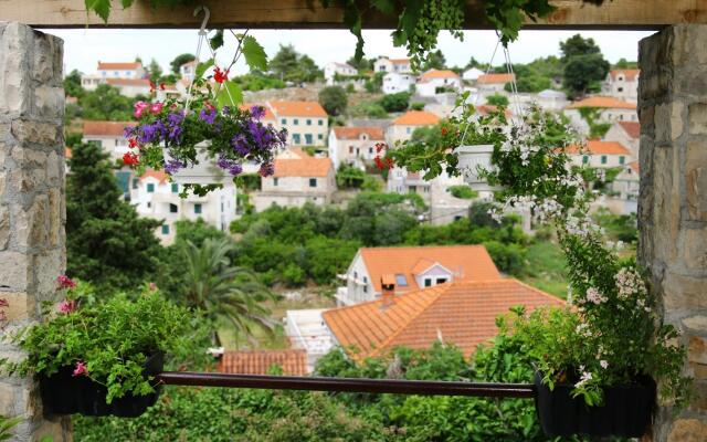 Neda - Perfect Location & Free Parking - A3
