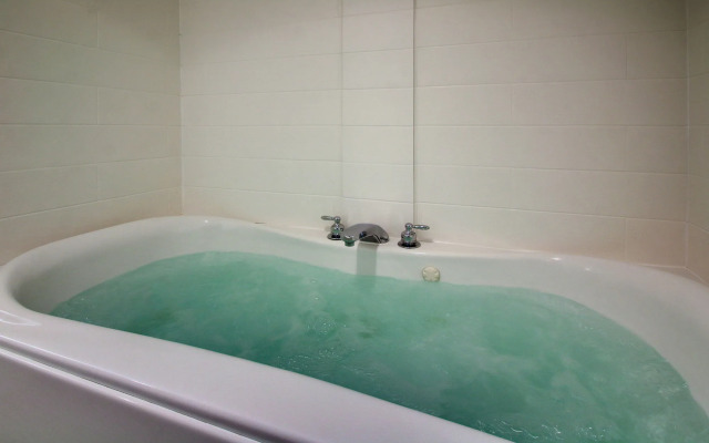 Holiday Inn Express & Suites Lincoln East - White Mountains by IHG