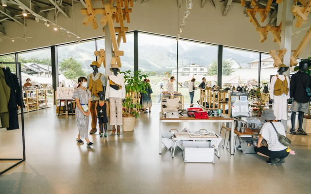 Snow Peak LAND STATION HAKUBA