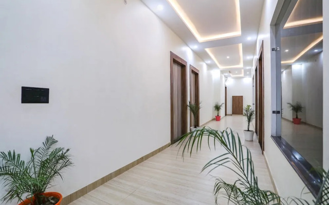 Fabhotel Jb Square Resort