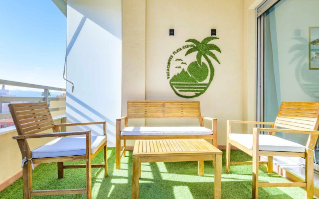 Apart Port Arenal con terraza y piscina