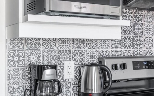 Iconic Rideau 1Bd Unit Balcony Free Parking 3