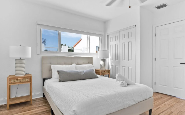 Stylish & Modern 4BD Home