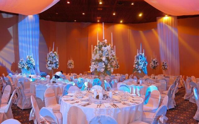 Real Plaza Hotel & Convention Center