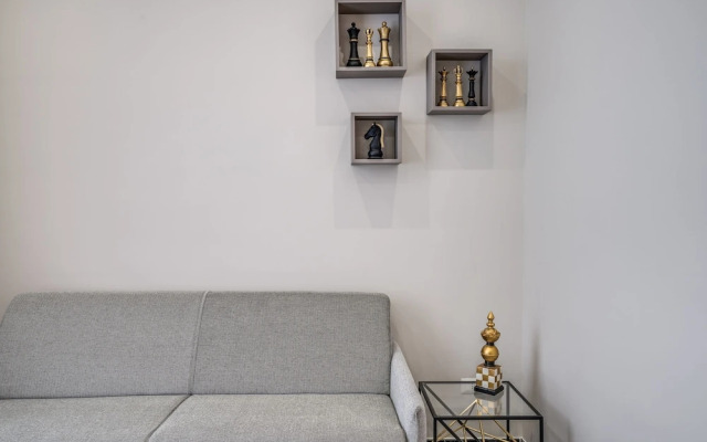 Pink Rose in Naples With 1 Bedrooms and 1 Bathrooms