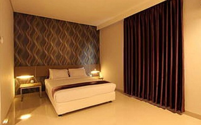 Smile Hotel by RedDoorz