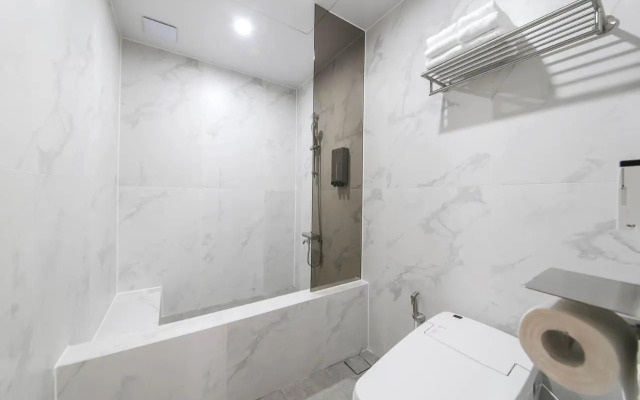 Brown Dot Hotel Pyeonghwa plaza