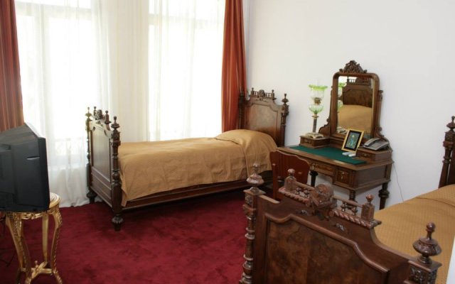 Hotel Pirosmani