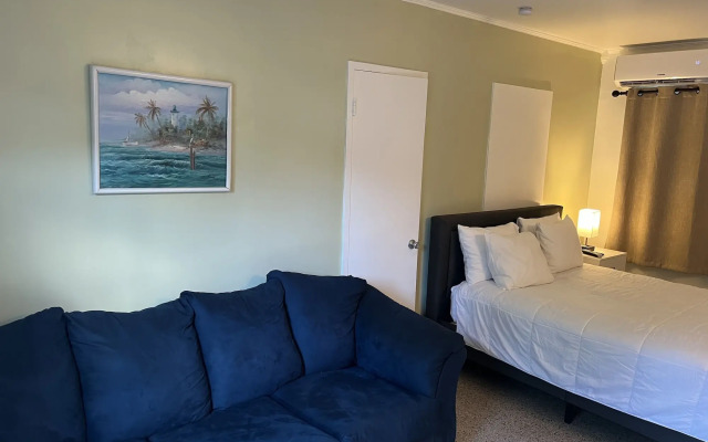 Tiana Beach Inn