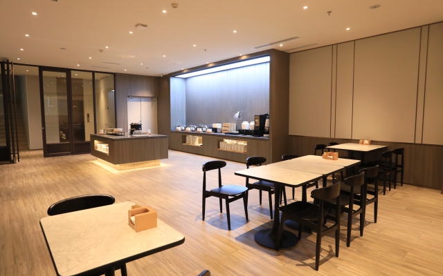 HanTing Hotel (Huludao Yuhuang Mall)