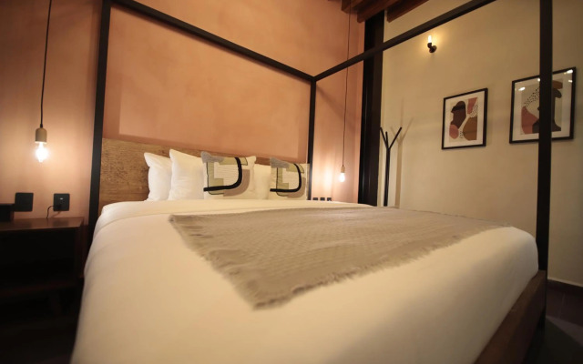 Antigua Trece Hotel Fusión