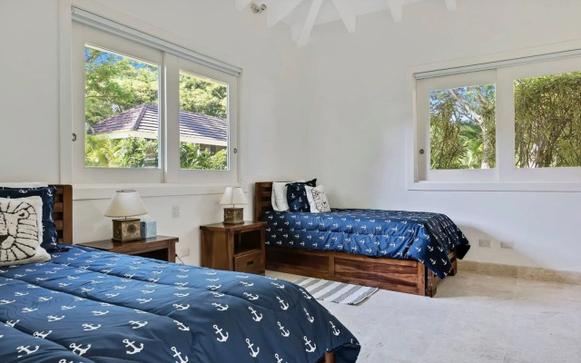 Oceanfront Golf Course Estate w Pool Guest House