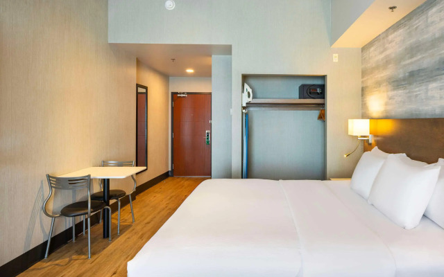 Quality Inn & Suites Levis