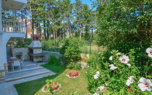 Apartment Fuma St.Georges-de-Montclard 39435