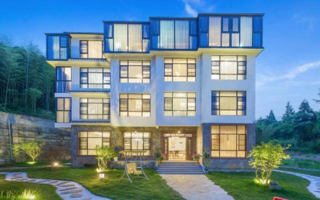 Anji Qingyun Mountain Residence, Cloud Grassland Light Luxury Pool Designer Resort