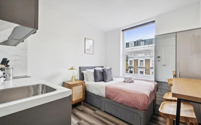 STH Sutherland Avenue Apartment