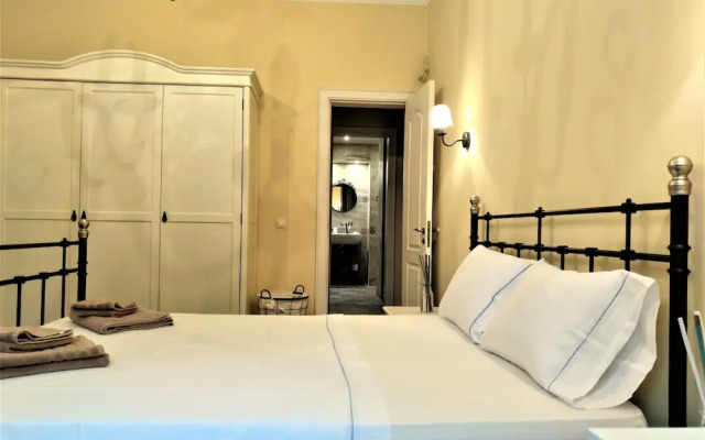 Baratero City Corner Apartment