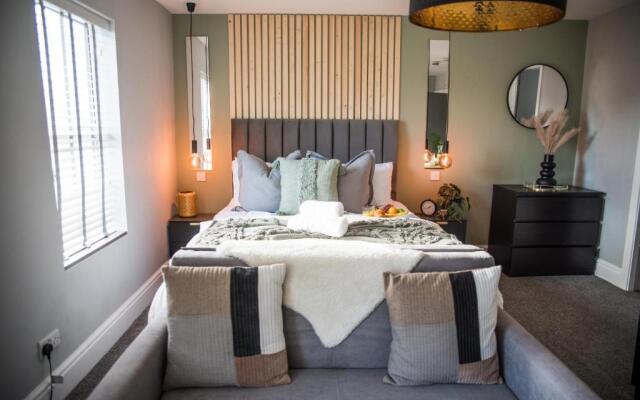 Derby's Beach Suites by Sasco Apartments