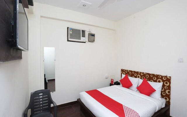 Oyo 30850 Hotel Hira