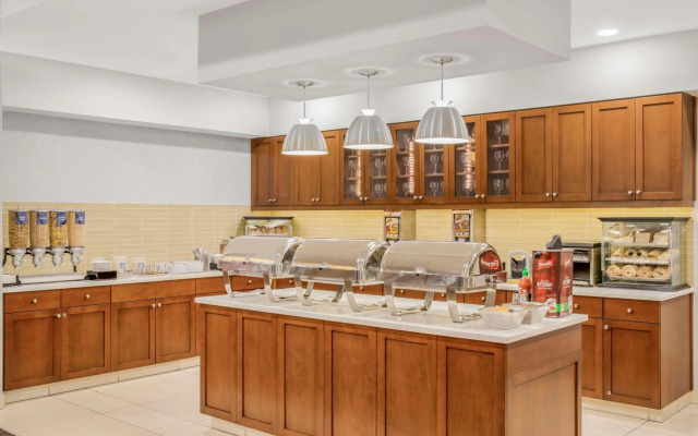Homewood Suites by Hilton Winnipeg Airport-Polo Park, MB