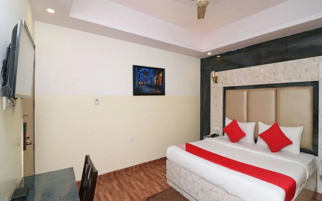 OYO 26161 Plazzo Inn