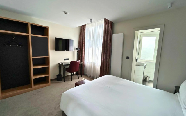 Hotel Arok