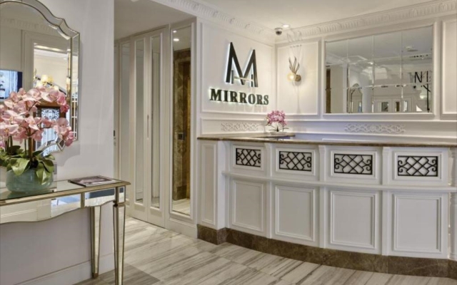 Mirrors Hotel