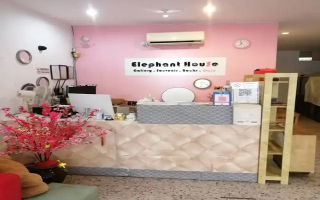 OYO 91068 Elephant House Boutique Hotel