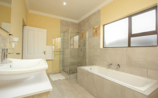 Royale Marlothi Safari Lodge