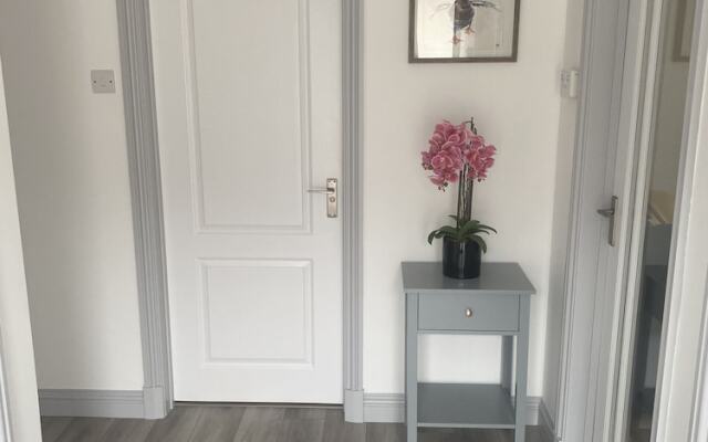 Beautiful 2 Bed Bungalow in Laugharne Situated