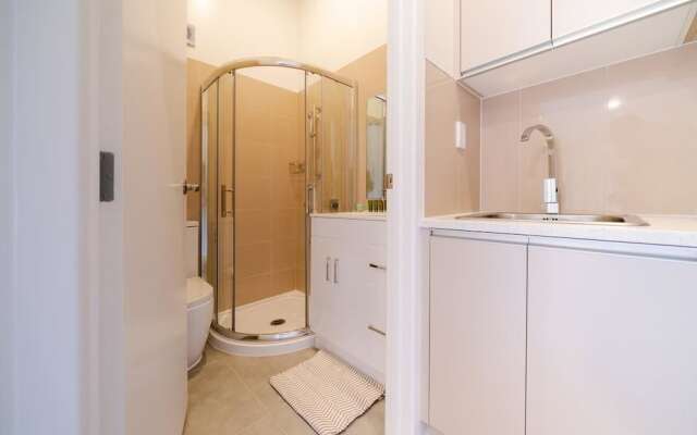 Takapuna Central Spacious & New Home 3