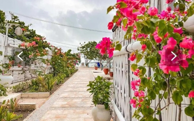 Bungalow Cafe Gili Beachfront