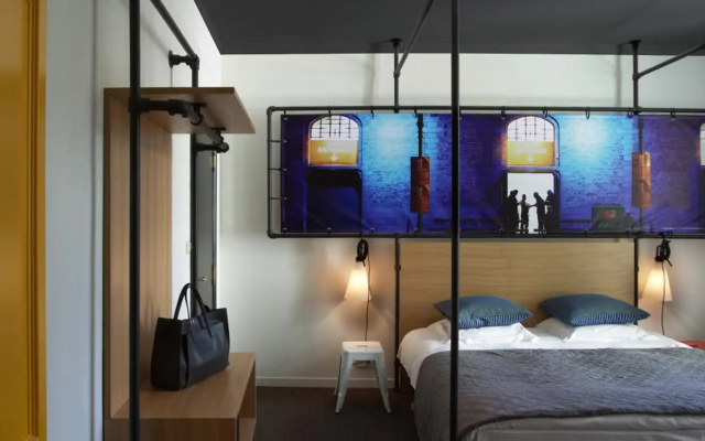 Zoom Hotel
