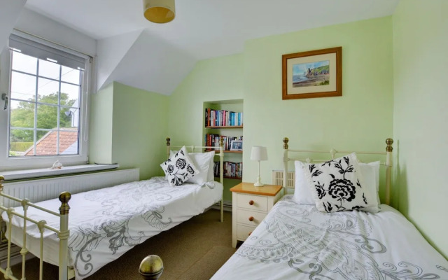 Modern Holiday Home in Lydstep With Fenced Garden