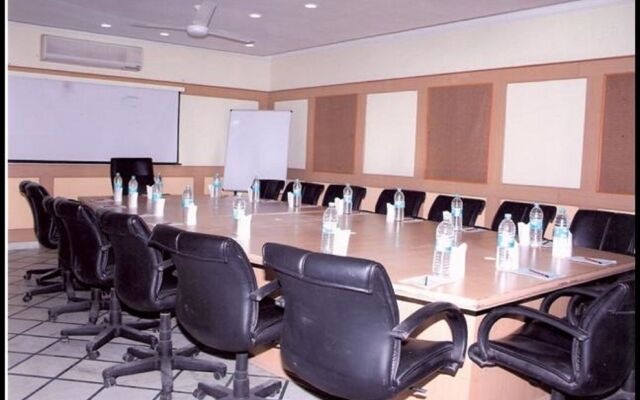 Hotel Queens Residency Gurgaon