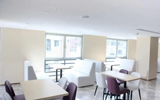 Lavande Hotel (Shenzhen North Railway Station, Gangtou Metro Station)