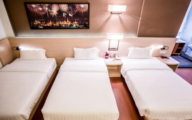 Chiang Roi 7 Days Inn