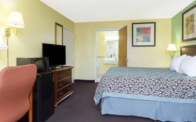 Days Inn by Wyndham Lamont/Monticello