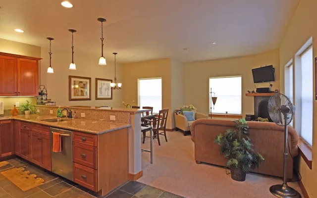 Sunny Woods Acres Near Golf & Adventure Park