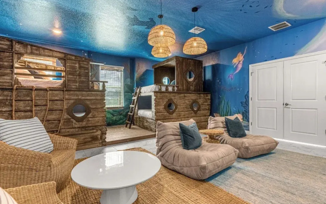 Upstay24-PPLHomeThemeRoomsPoolSpaCinema