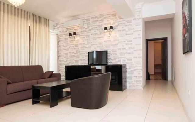 Lake Divine Apartment 11