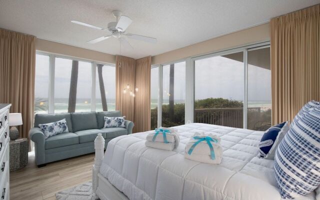 Crescent at Miramar By BlueSwell